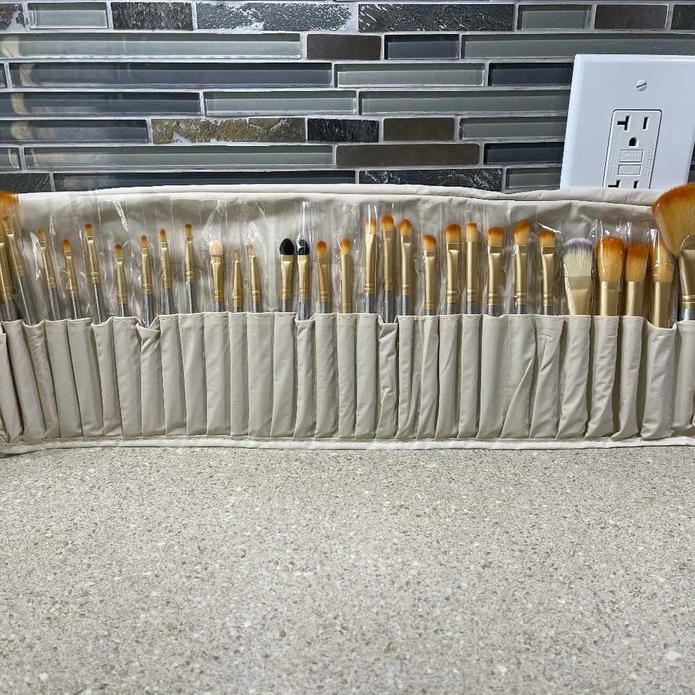 32 piece makeup brush